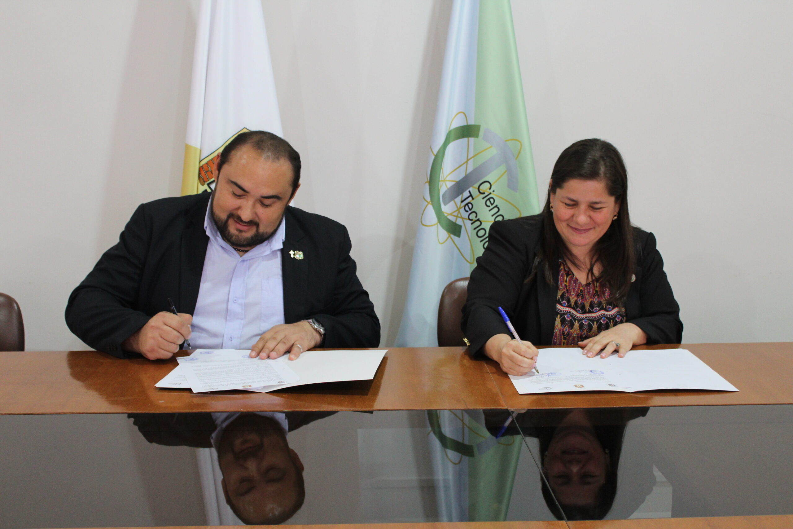 Firma de convenio entre la FaCyT y la FaCAF - Universidad Nacional de ...
